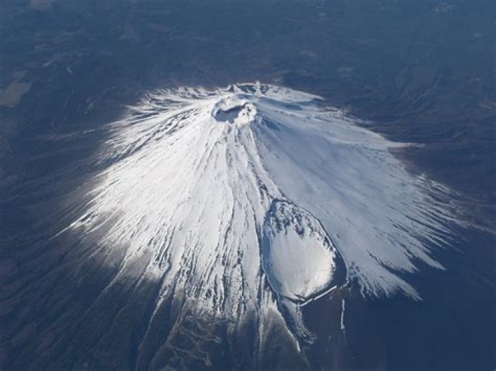 Does Mt. Fuji have a crater?